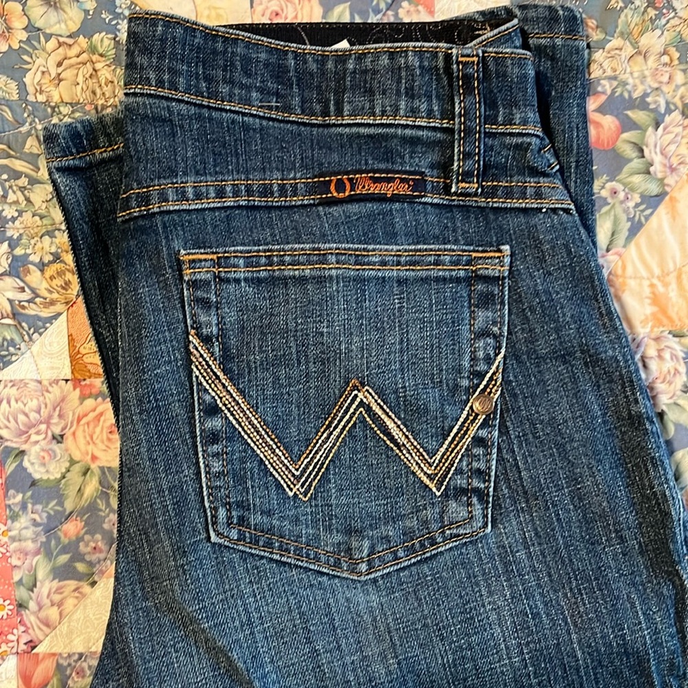 WOMEN'S WRANGLER® ULTIMATE RIDING JEAN Q-BABY MID-RISE BOOTCUT